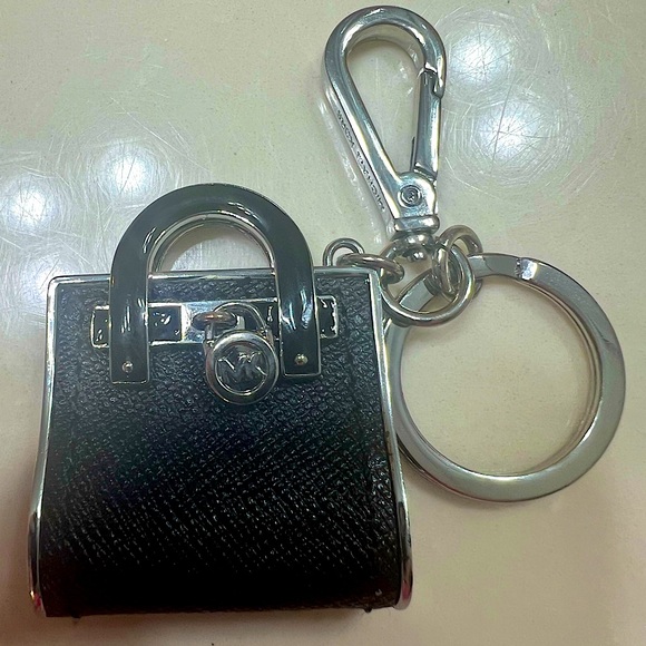 ❤️ MICHAEL KORS KEYCHAIN - Picture 1 of 2